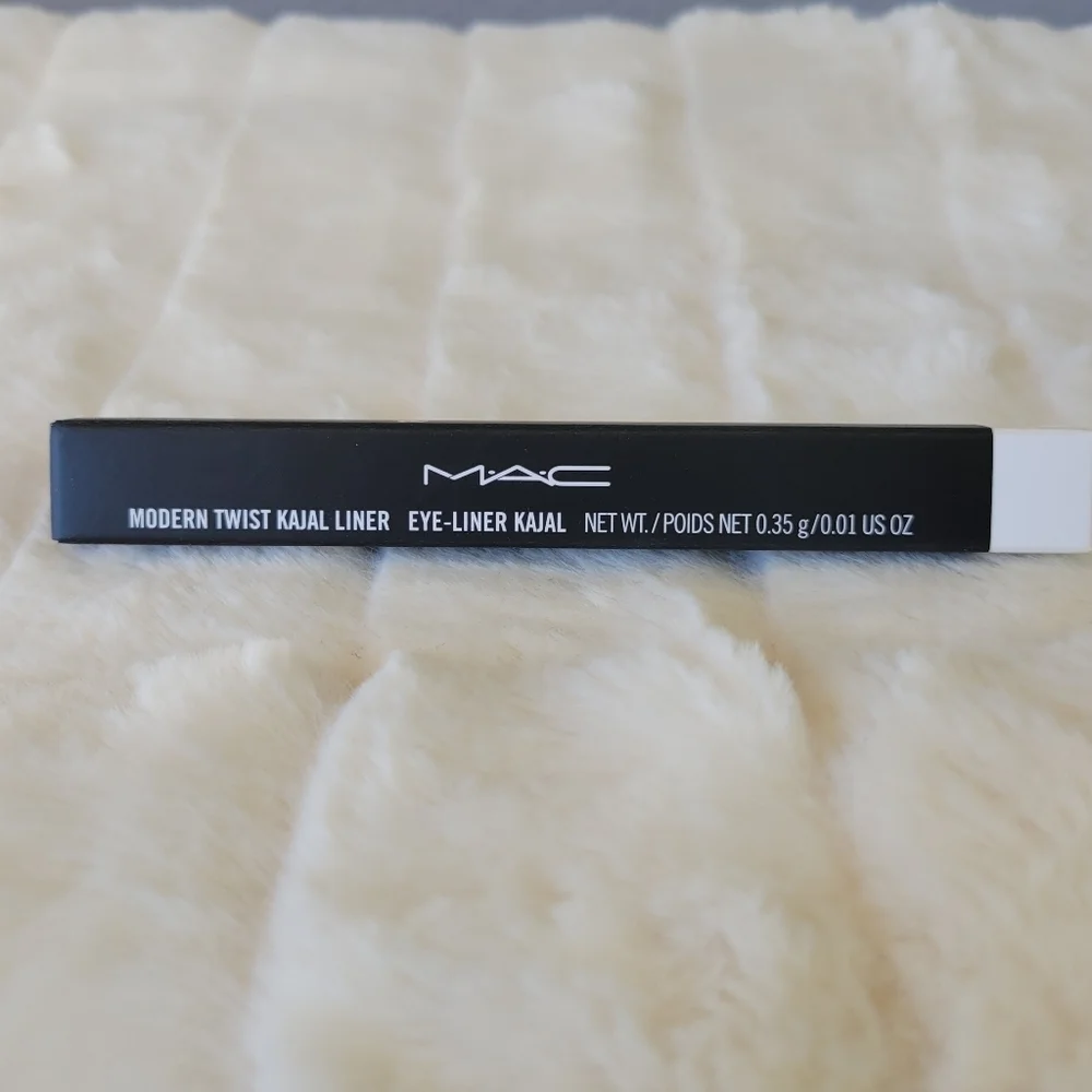 MAC COSMETICS // modern twist kajal eyeliner in polar ice